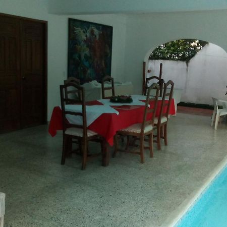 Hotel Casa Madrigal Santo Domingo Exterior foto